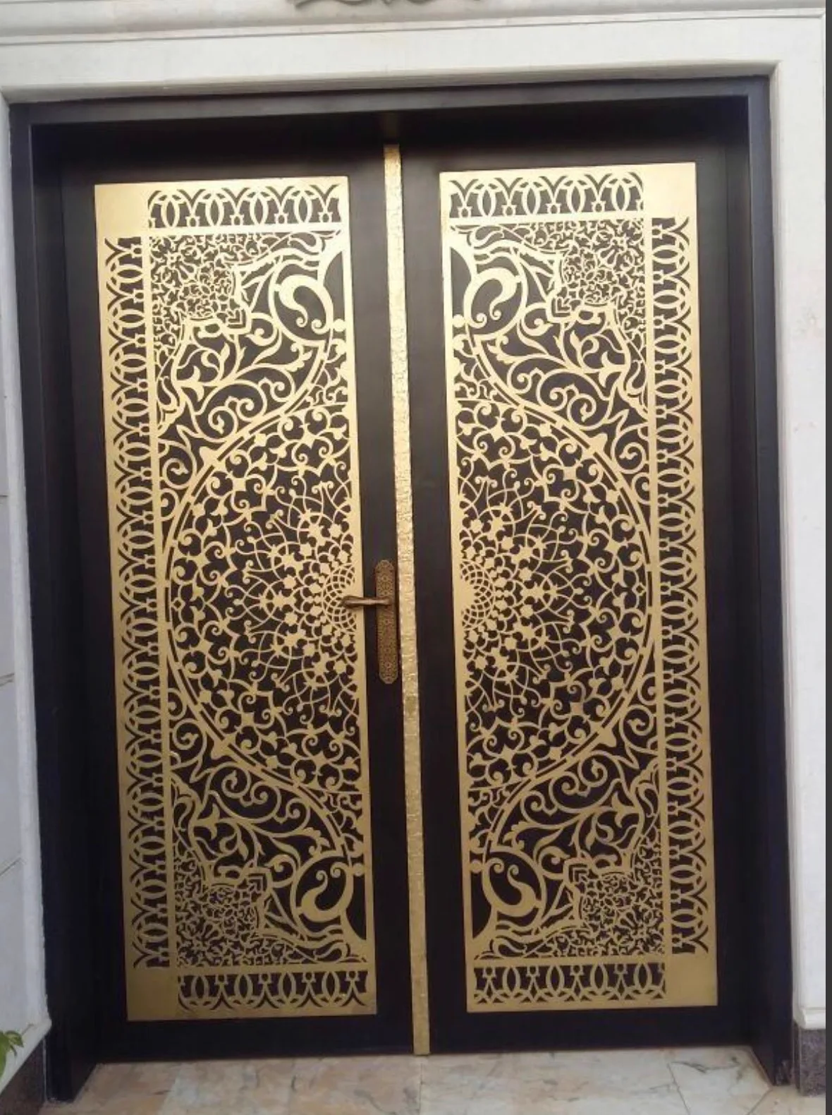 باب ليزر حديد